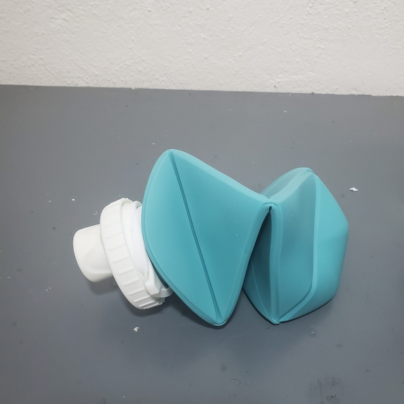 New 10" Collapsible Mini Water Bottle in Teal Or Gray - Picture 8 of 13